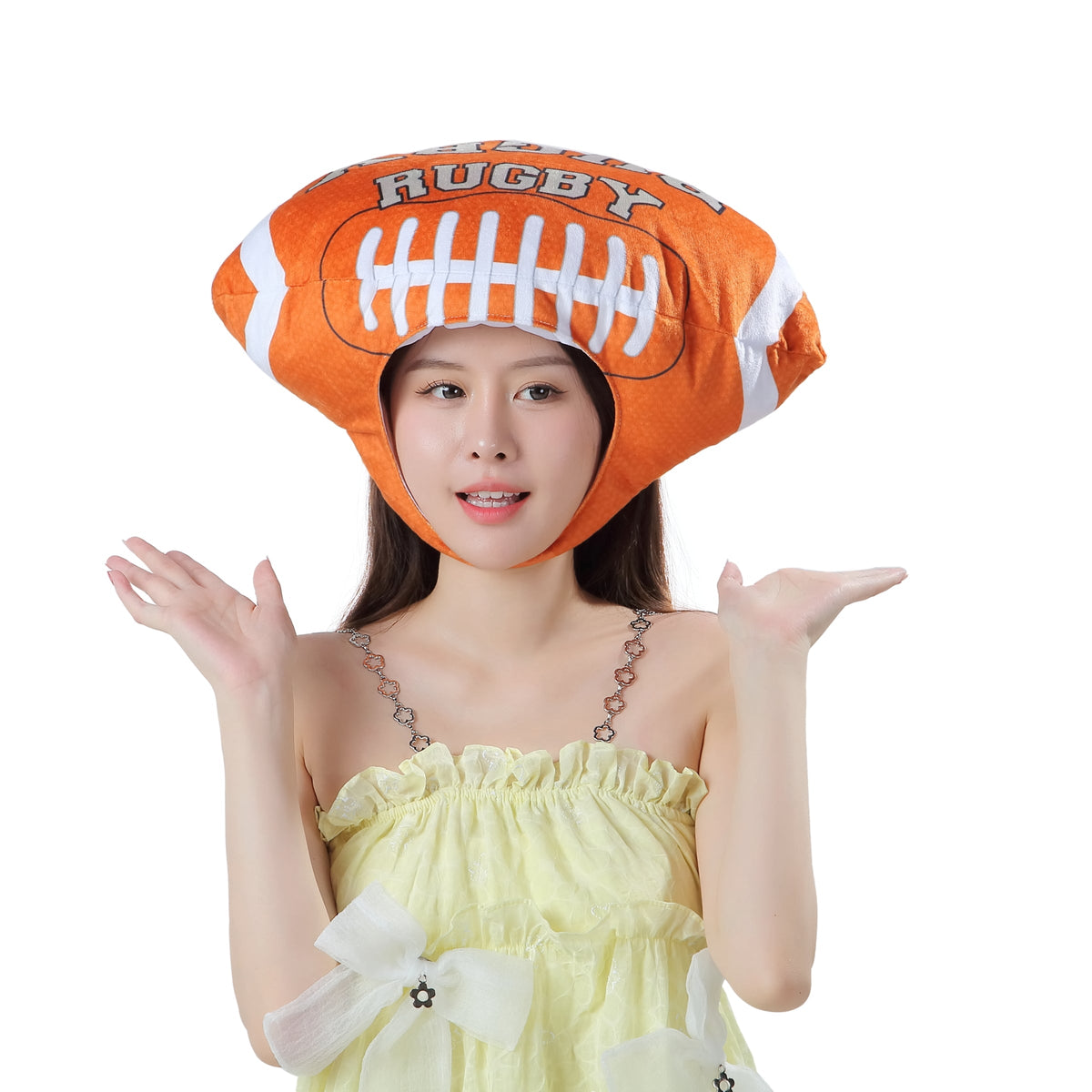 〔吉祥寺良品〕ラグビーボールのかぶりもの!部活の応援やリーグワンの応援、そしてワールドカップの応援等々でかぶれば映えます!ぬいぐるみ生地で丸められるからバッグに詰め込んでおいてばっとかぶりましょう!