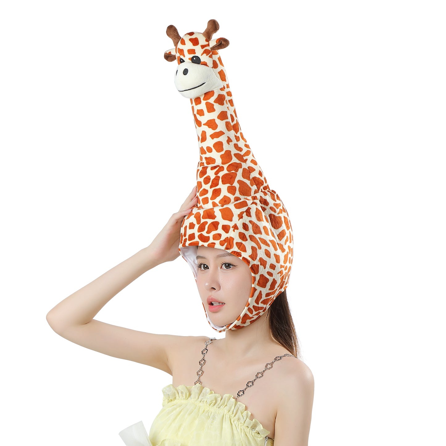 [Kichijoji Ryohin] A headgear featuring a cute giraffe with a long neck that says, “The giraffe poop makes you feel refreshed!”